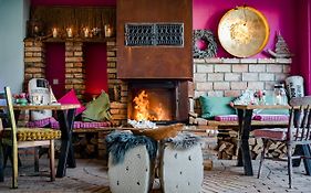 feels Beach Club Hotel